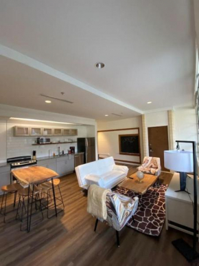 Lovely 2BR Loft in The Heart of The Cross Roads